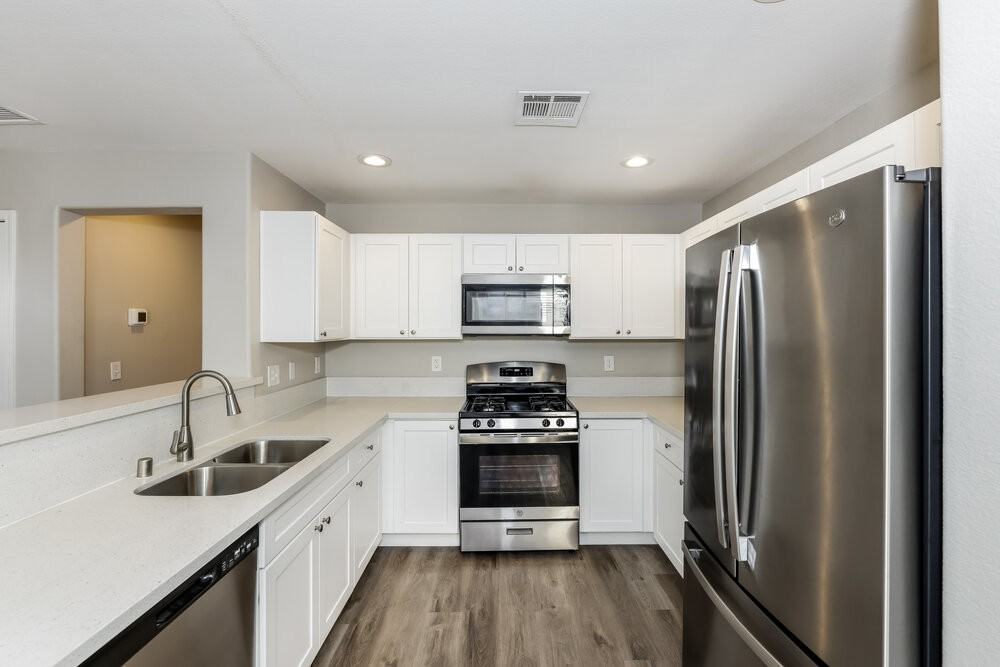 9289 Hainsworth Ave - Photo 6 of 17