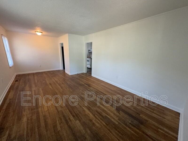 2731 Knowles St - Photo 2 of 13