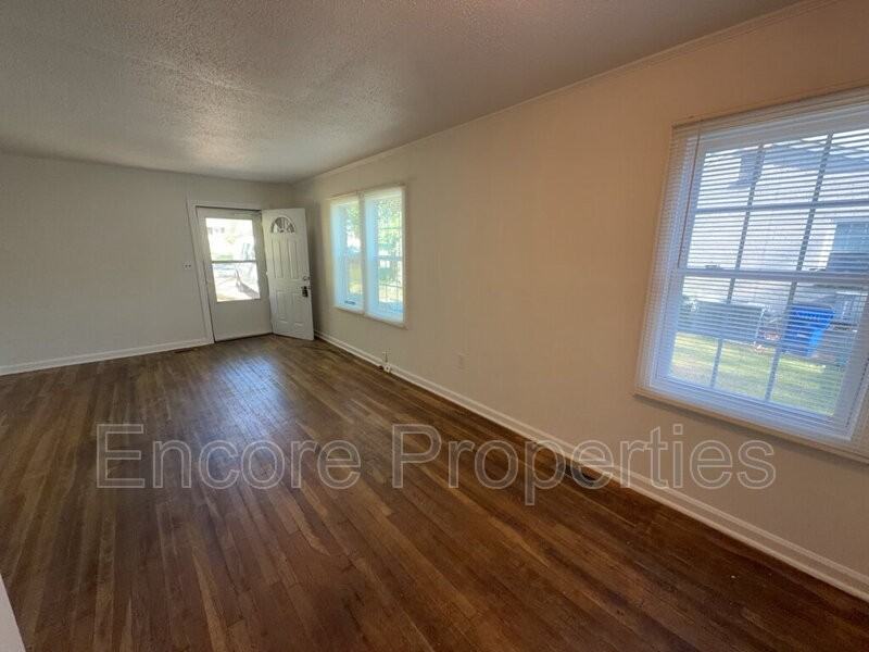 2731 Knowles St - Photo 3 of 13