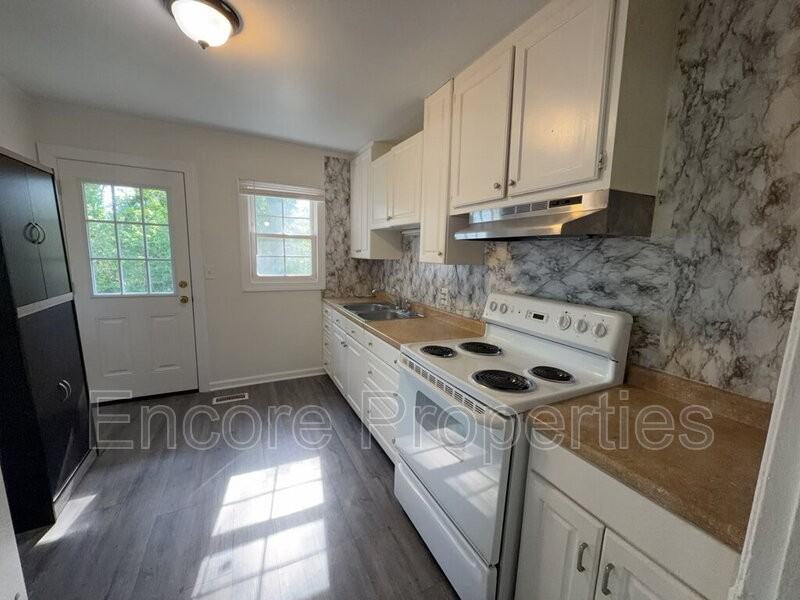 2731 Knowles St - Photo 4 of 13