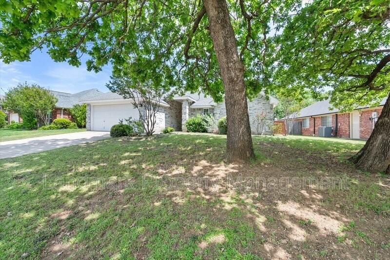 2906 Yukon Dr - Photo 2 of 30