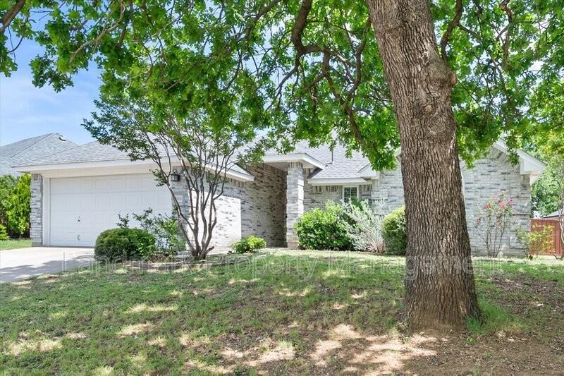 2906 Yukon Dr - Photo 3 of 30