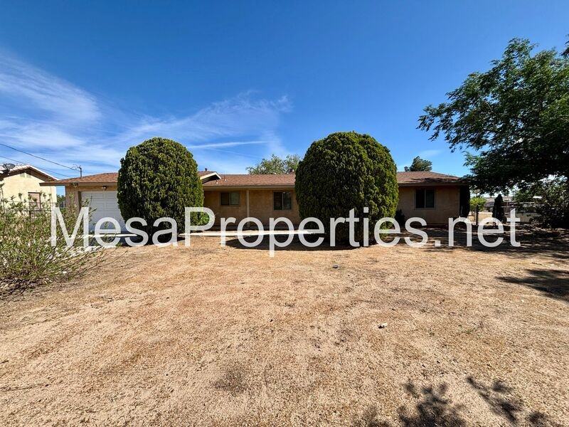 19158 Live Oak St - Photo 3 of 24