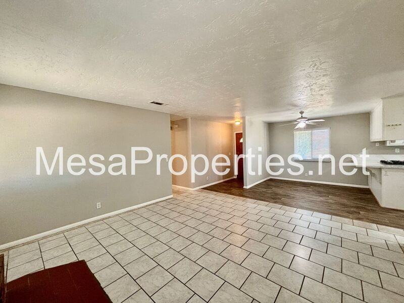 19158 Live Oak St - Photo 5 of 24