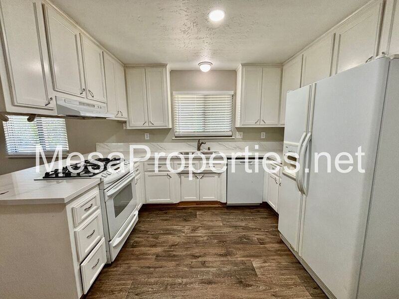 19158 Live Oak St - Photo 7 of 24