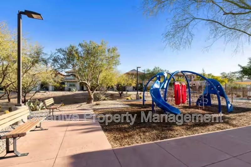 2927 N Augustine - Photo 5 of 46