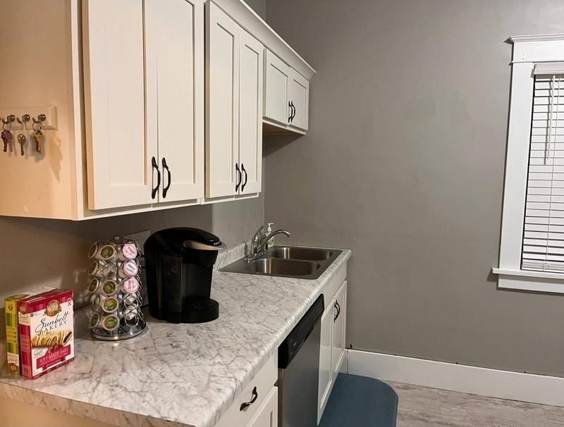 1138 Jackson St - Photo 5 of 17