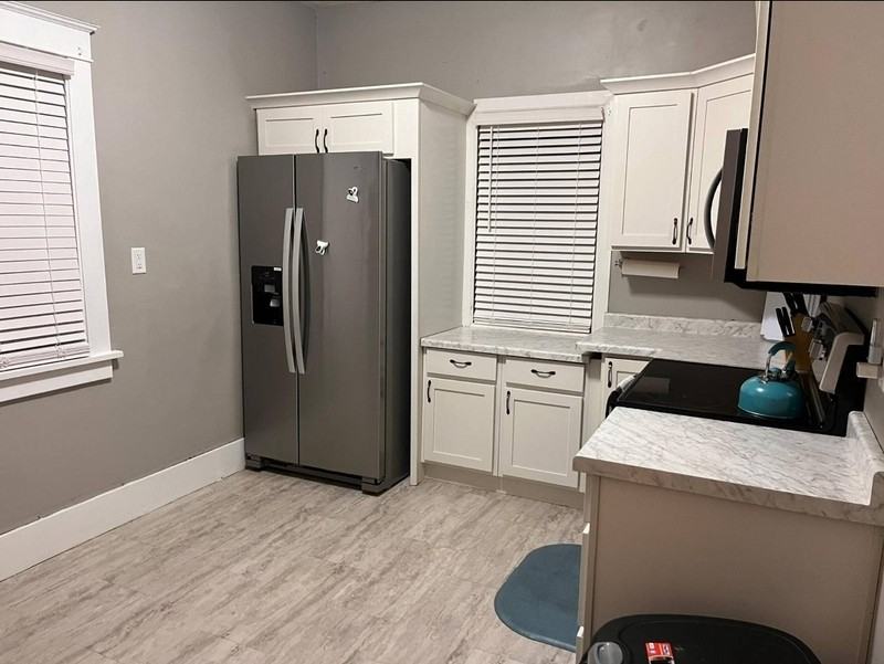 1138 Jackson St - Photo 6 of 17