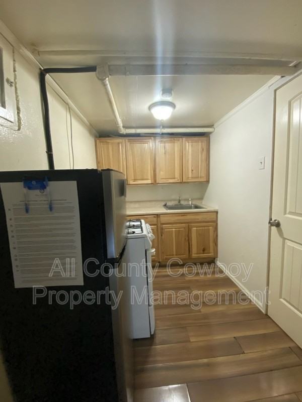 310 S 12th St #B - Photo 4 of 7