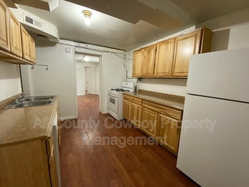 566 1/2 N 9th St #566-1-2-9t - Photo 2 of 11