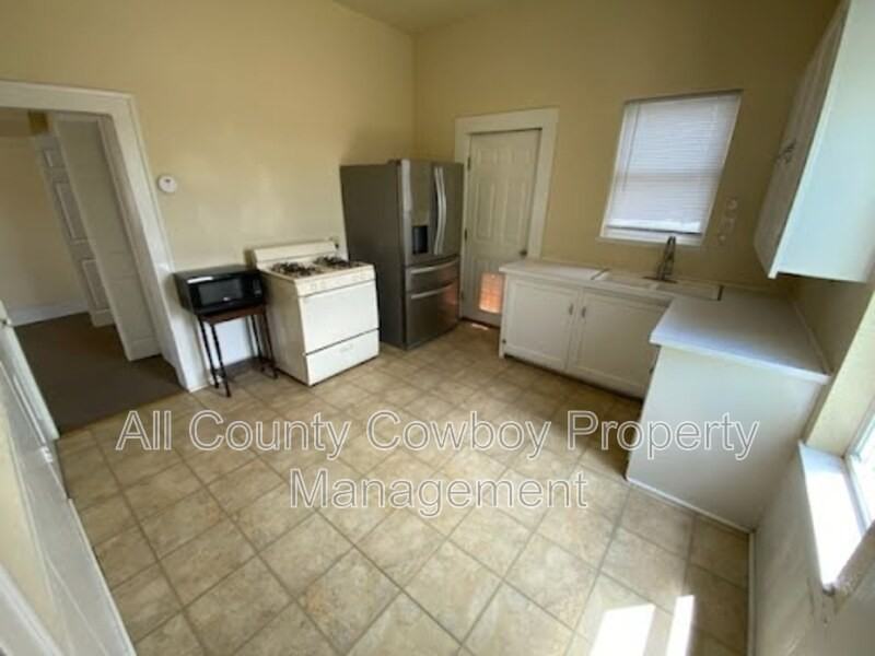 170 N 4th St - Photo 2 of 8