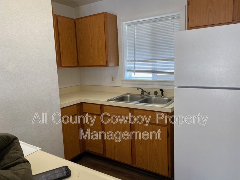 864 N 5th St #2 - Photo 3 of 8