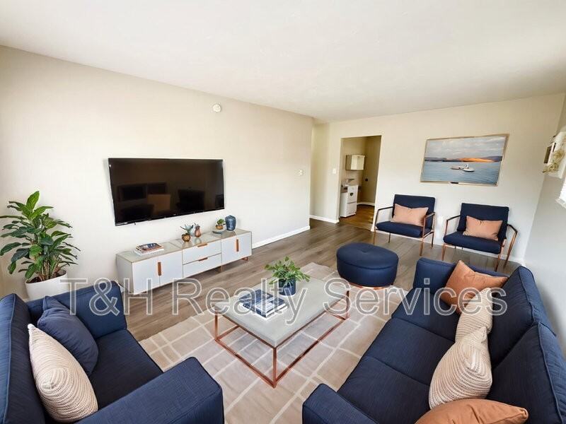 5048 Hardegan St - Photo 3 of 16