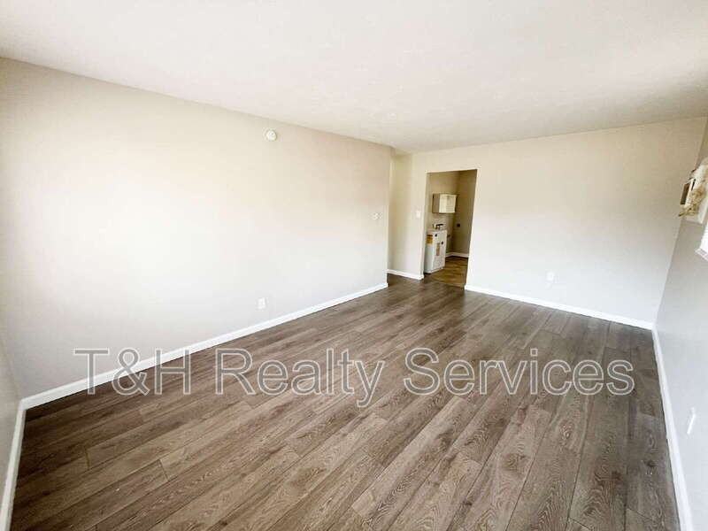 5048 Hardegan St - Photo 4 of 16