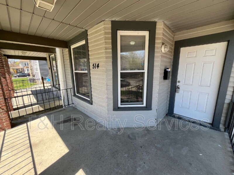 514 E 33rd St - Photo 3 of 18