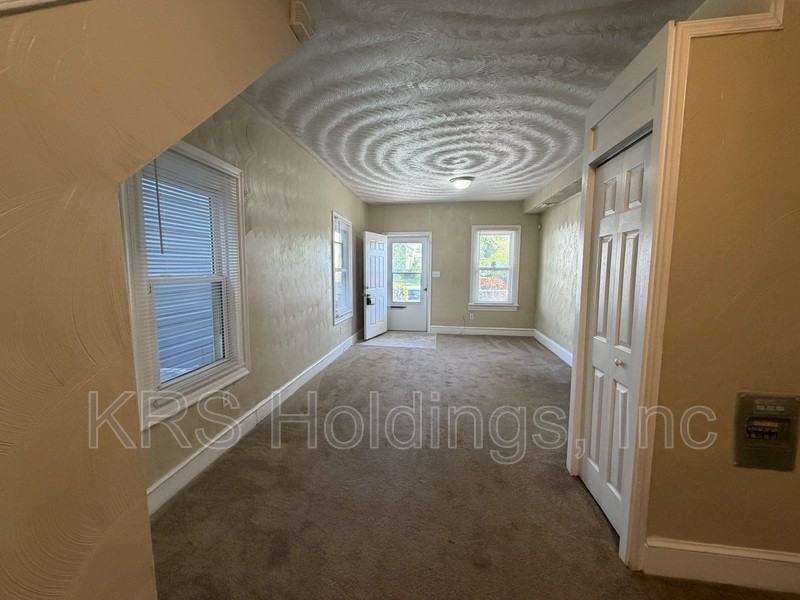 758 Fremont St - Photo 3 of 8