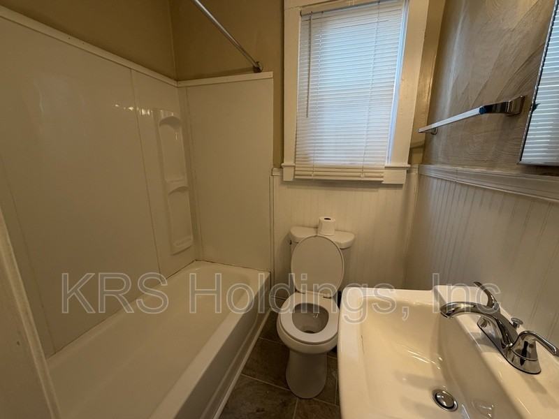 758 Fremont St - Photo 6 of 8