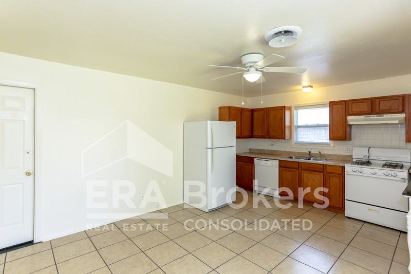 1401 Illinois Ave - Photo 7 of 19