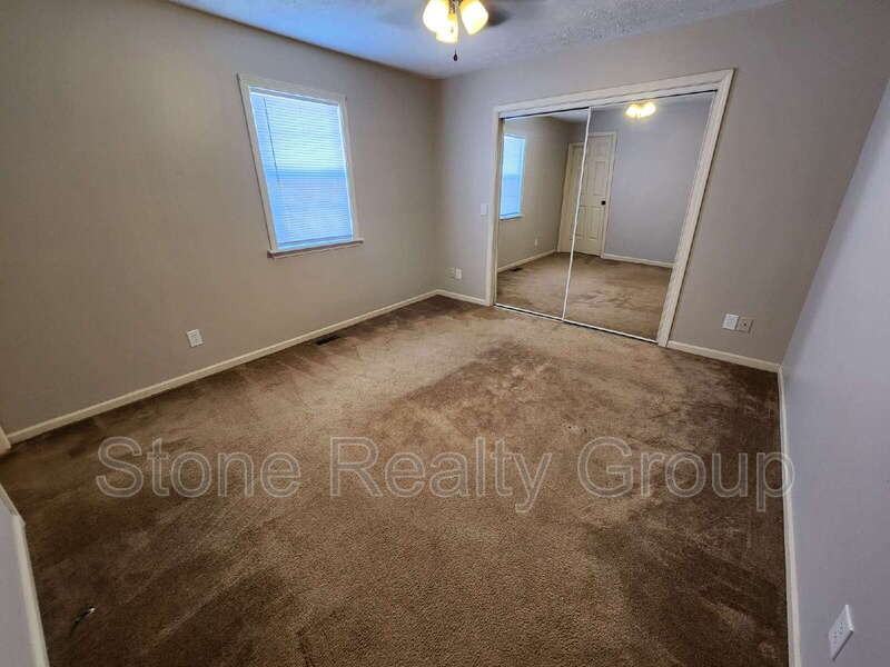 4822 Pine Ridge Ct - Photo 4 of 8