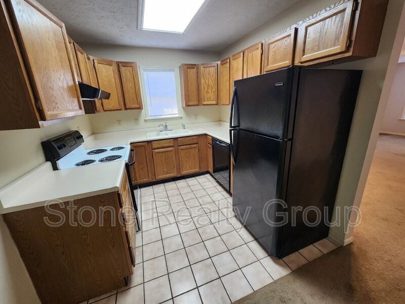 4822 Pine Ridge Ct - Photo 3 of 8