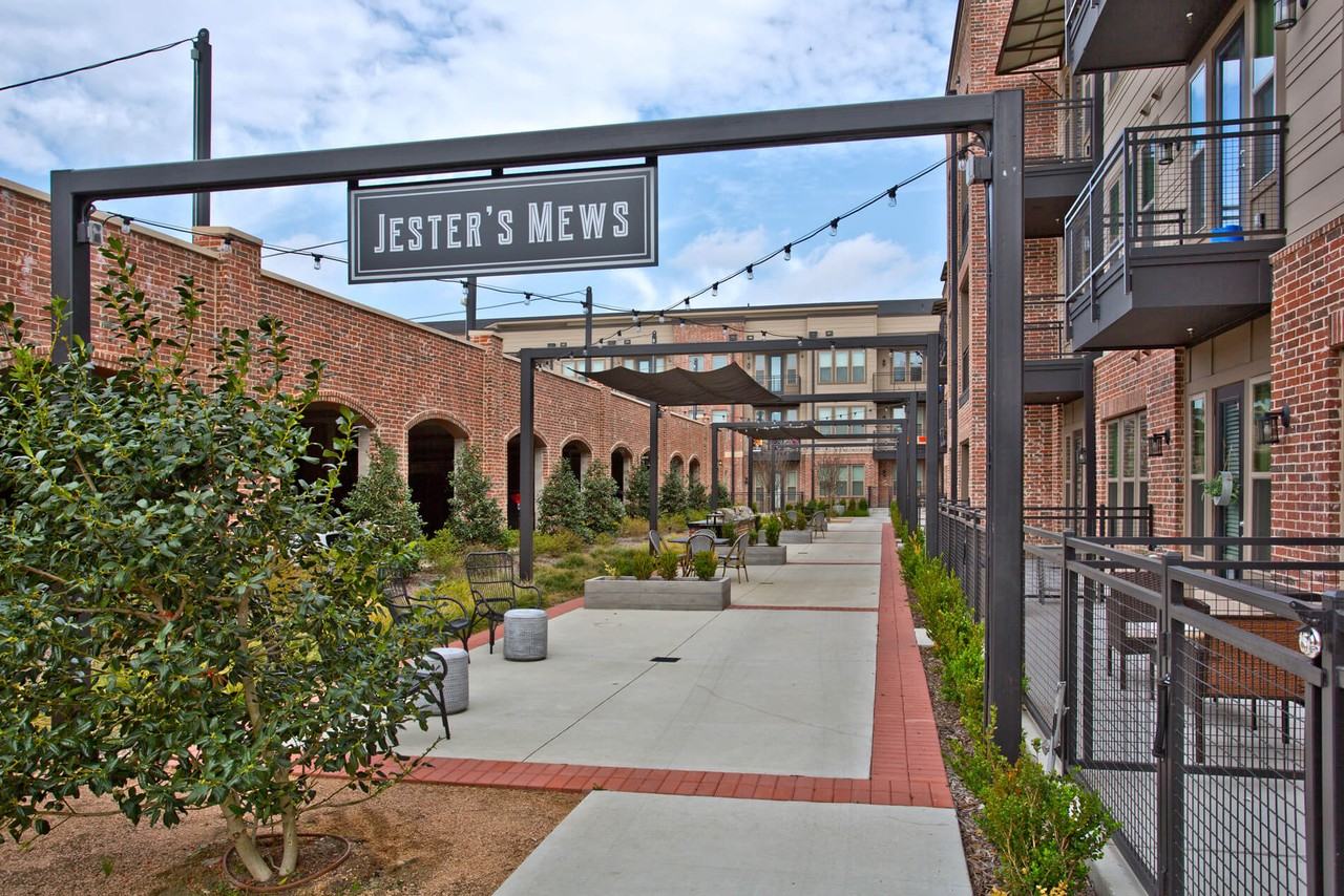 12720 Rivington Street - Photo 4 of 32