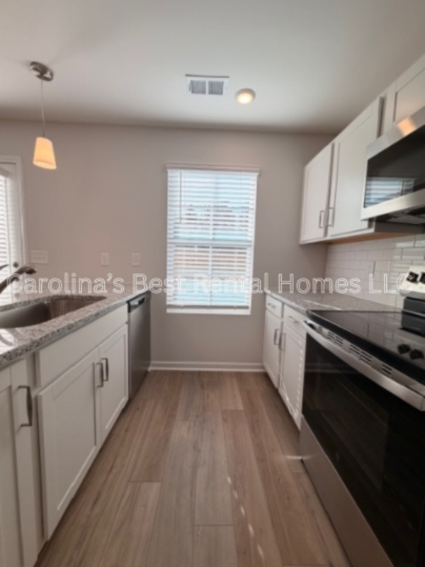 2026 Skyline Rd - Photo 7 of 23