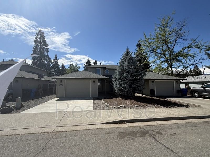 210 3rd St #B - Photo 2 of 13