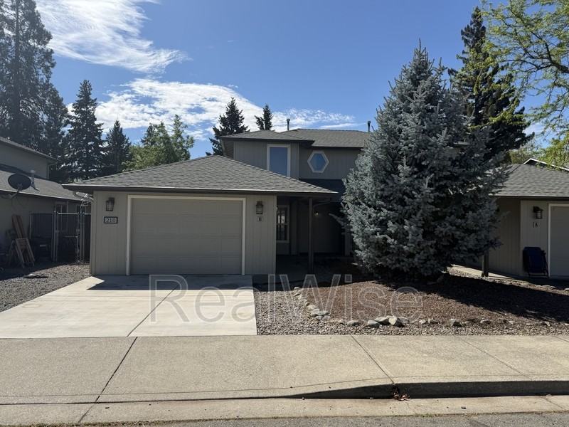 210 3rd St #B - Photo 3 of 13