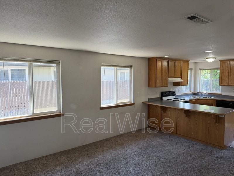 210 3rd St #B - Photo 4 of 13