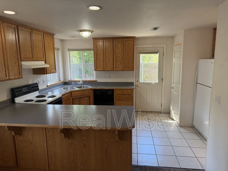 210 3rd St #B - Photo 5 of 13