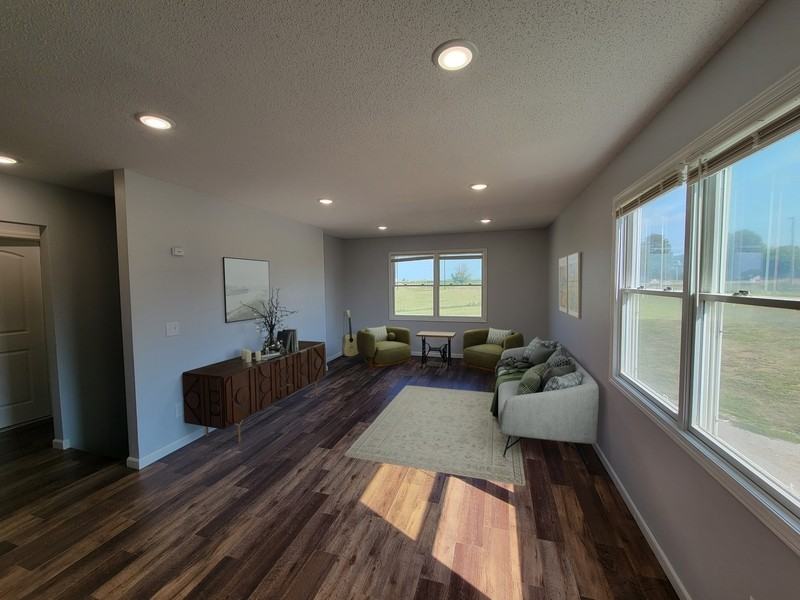 2256 Fairfax Dr - Photo 4 of 15