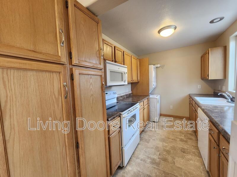 3829 W St - Photo 3 of 14