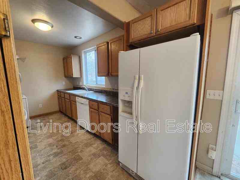 3829 W St - Photo 4 of 14