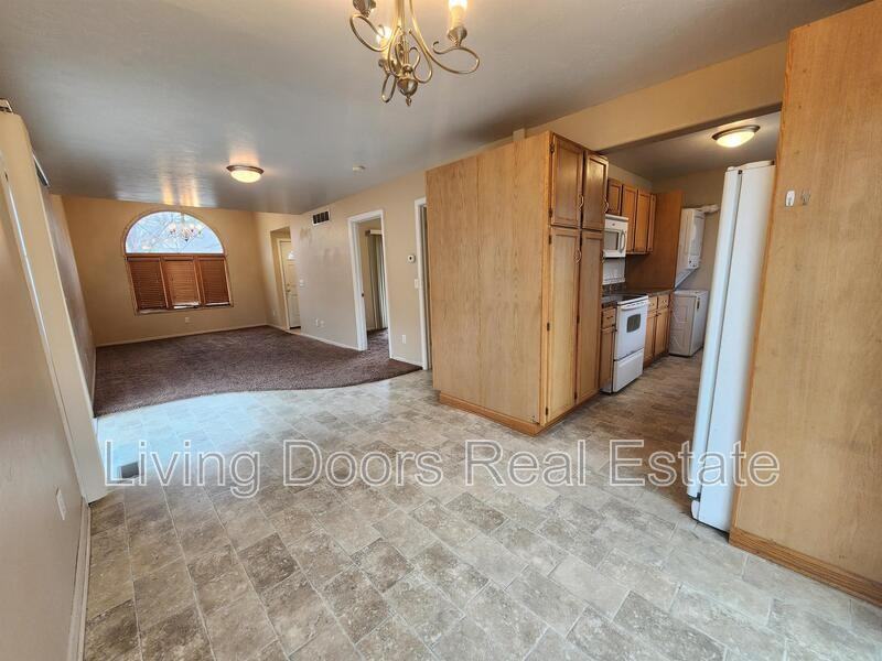 3829 W St - Photo 5 of 14