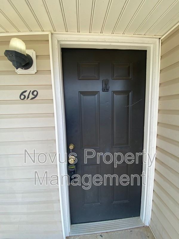 619 South St - Photo 2 of 32