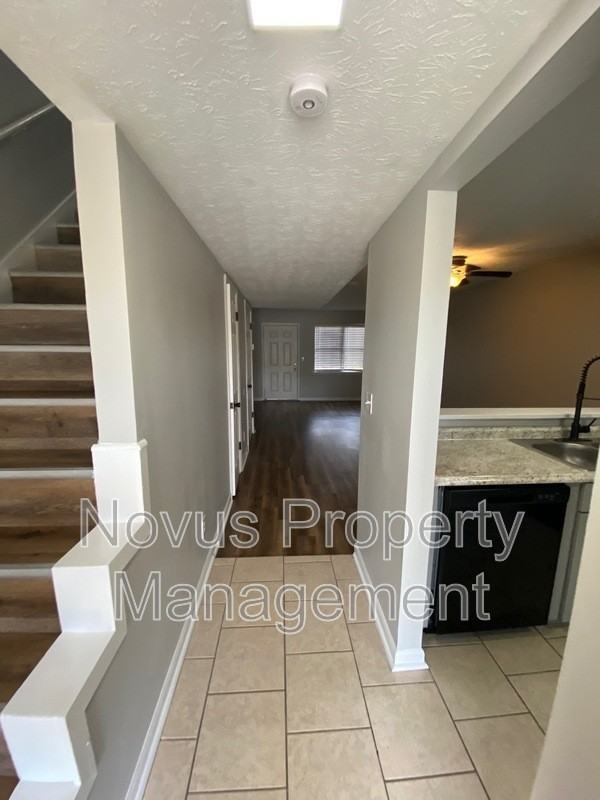 619 South St - Photo 4 of 32