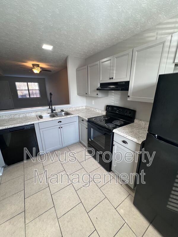 619 South St - Photo 5 of 32