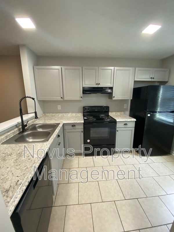 619 South St - Photo 6 of 32