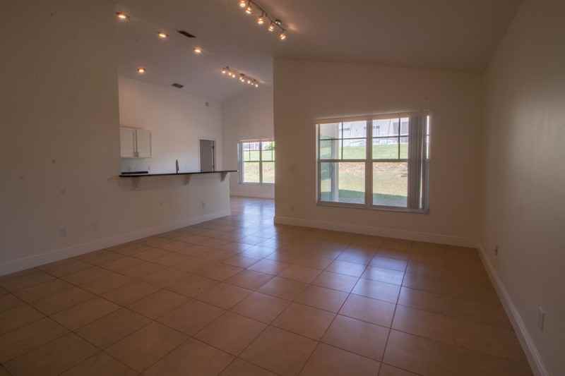 661 Berwick Dr - Photo 2 of 18