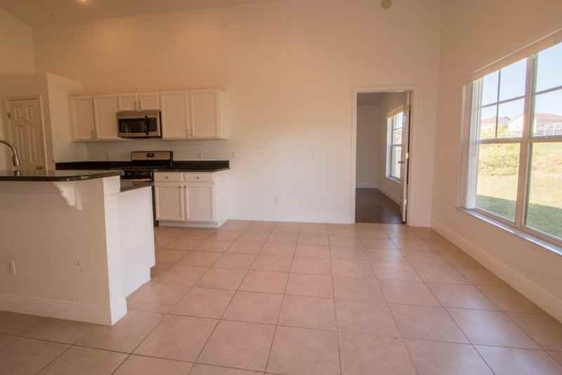 661 Berwick Dr - Photo 4 of 18