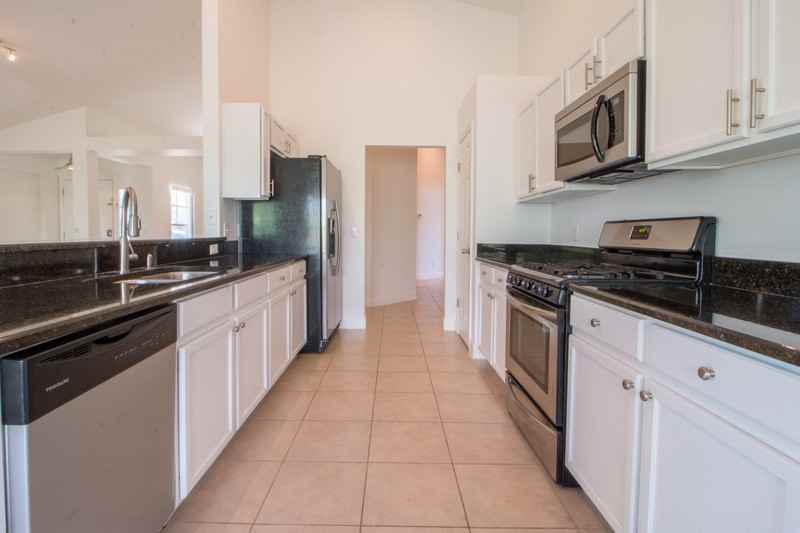 661 Berwick Dr - Photo 5 of 18