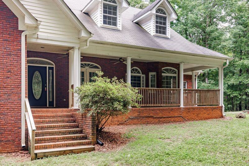 580 Wolf Creek Trl - Photo 3 of 49