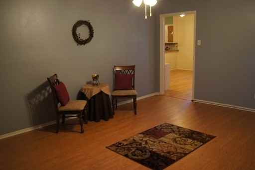 808 Dixon Dr - Photo 2 of 10