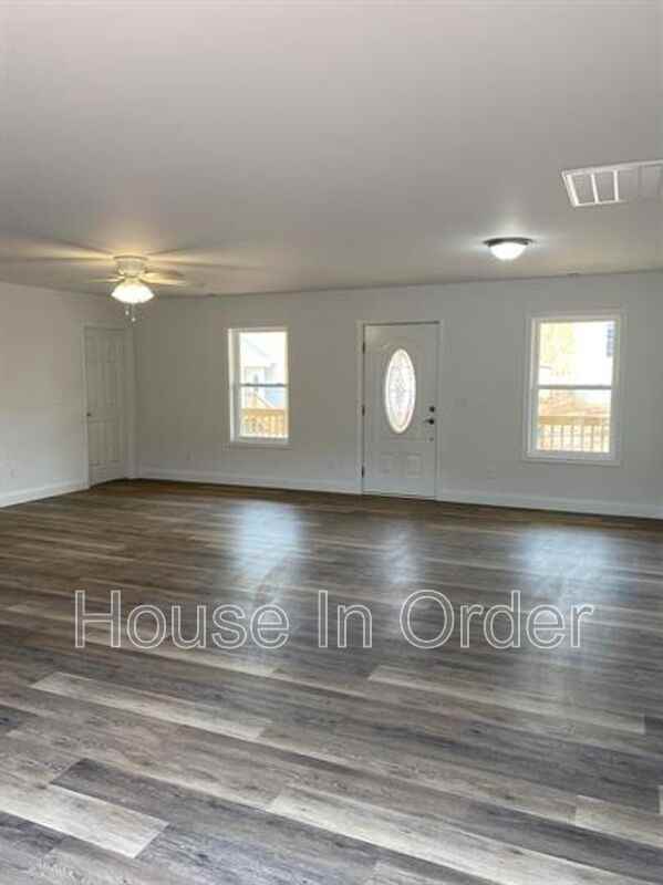 74 Patriot Pl - Photo 2 of 10