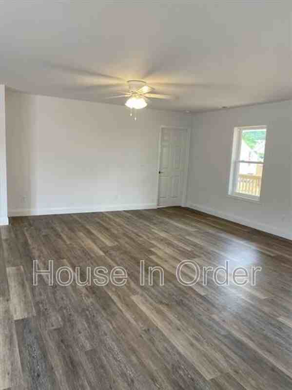 74 Patriot Pl - Photo 3 of 10