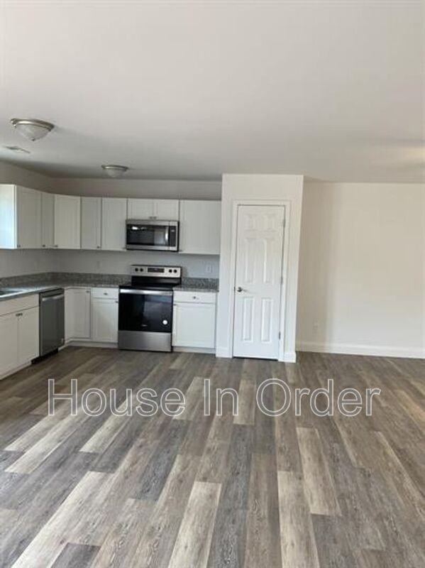 74 Patriot Pl - Photo 4 of 10