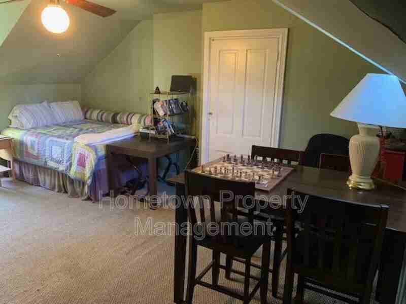 1202 Penn St - Photo 4 of 20