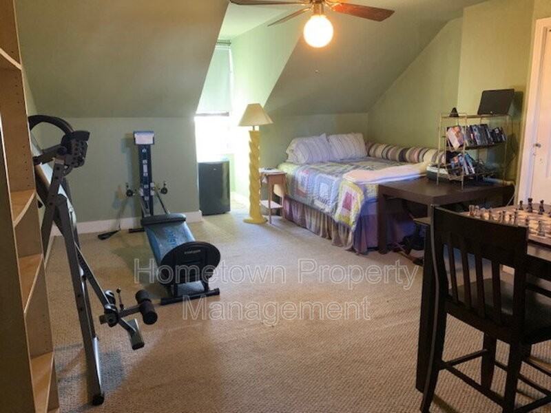 1202 Penn St - Photo 5 of 20