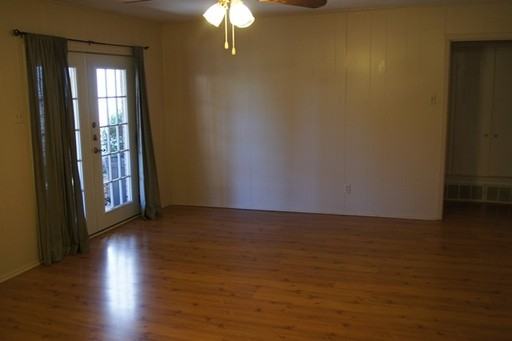 808 Dixon Dr - Photo 3 of 10