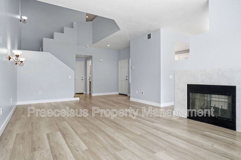 1389 Serena Cir #3 - Photo 4 of 20